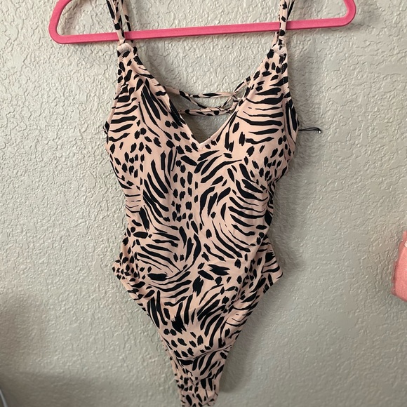 NEW Shade and Shore Wild Thing Tie Back Monokini Swimsuit One Piece M - Picture 4 of 12
